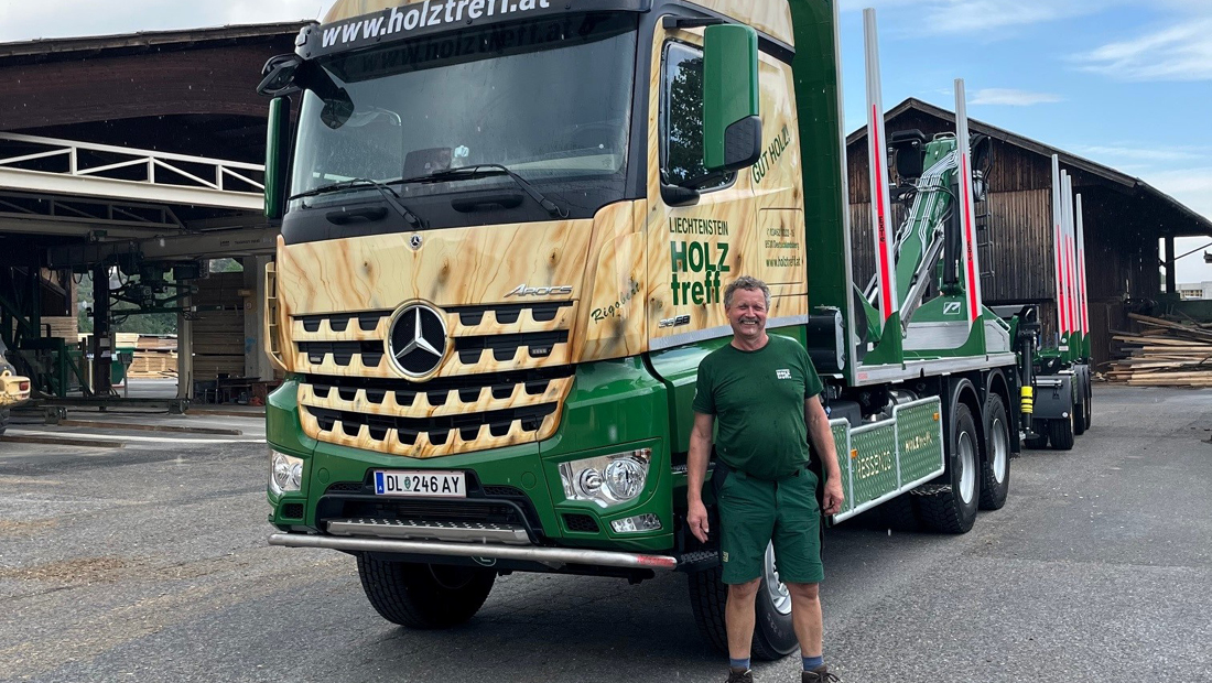 Neuer LKW für Rundholztransport bei Liechtenstein Holztreff.