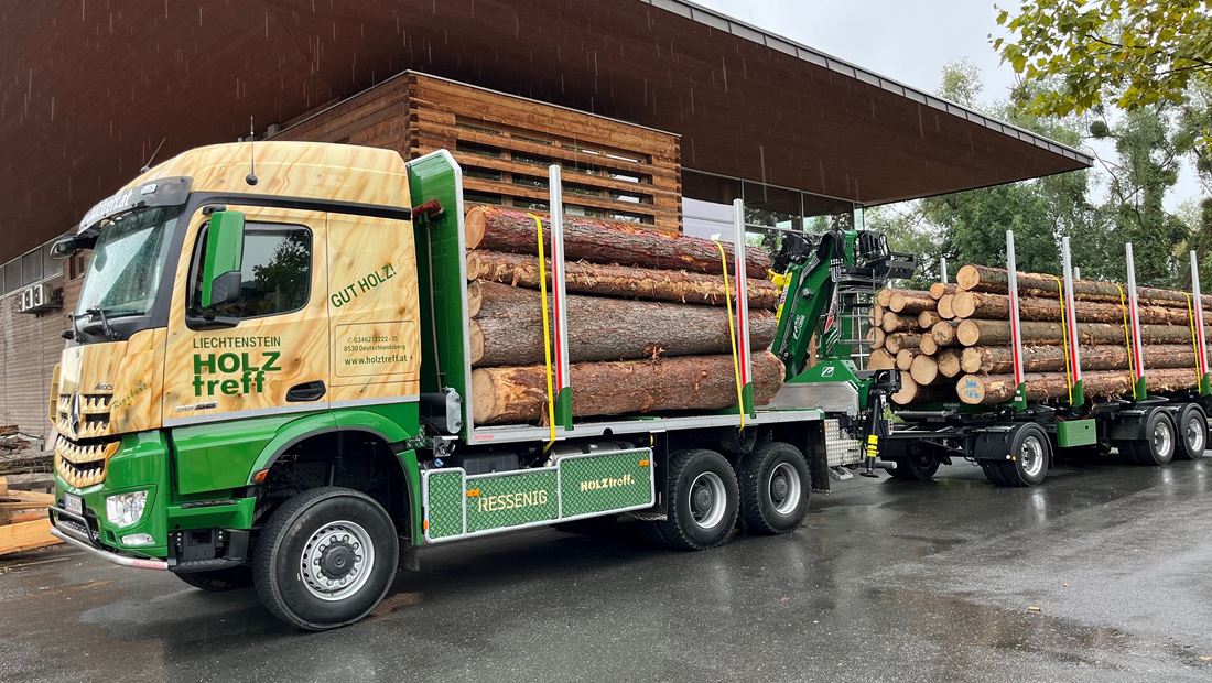 Neuer LKW für Rundholztransport bei Liechtenstein Holztreff.