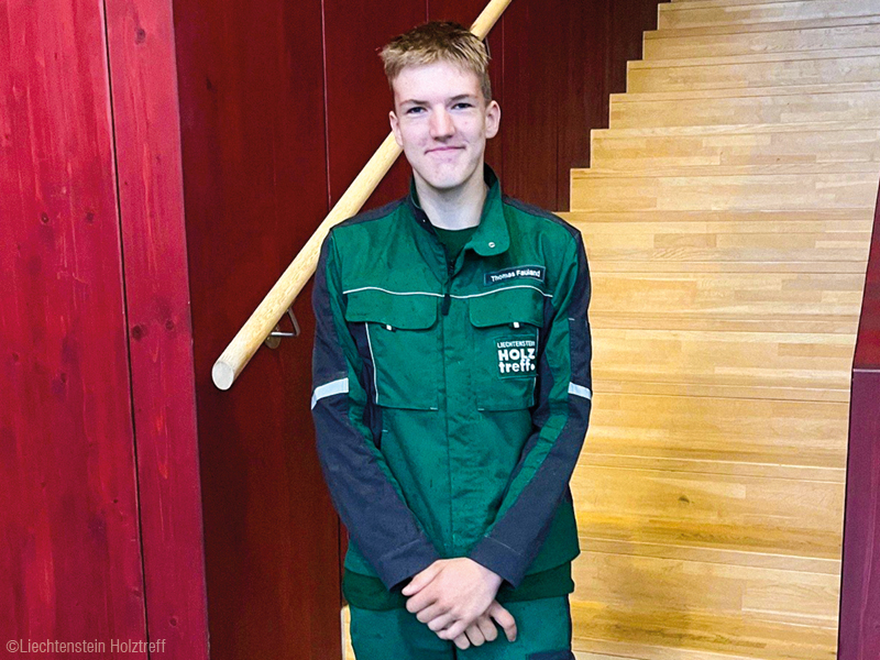 Ein neuer Lehrling fürs Sägewerk von Liechtenstein Holztreff.